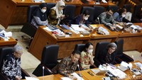 Rapat juga membahas revitalisasi konsep pelayanan kesehatan primer mulai dari Puskesmas, Poskesdes serta Polindes yang akan disebut dengan Posyandu Prima.