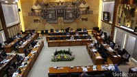 Suasana rapat kerja antara Menteri Kesehatan Budi Gunadi Sadikin dan Komisi IX DPR.