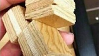 Gambar satu ini menunjukkan meme camilan. Potongan kayu yang berlapis ini memiliki tampilan mirip wafer. Keterangannya bertuliskan, Siang gini lihat kayu kayak ngeliat wafer. Foto: site news