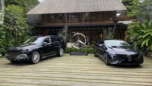 Mudik Ala Orang Tajir RI: Bawa Mercy, Pamer Kisah Sukses di Kampung