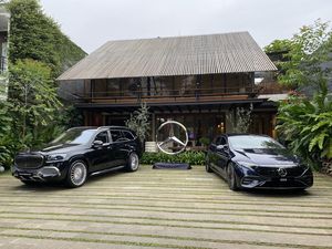 Mudik Ala Orang Tajir RI: Bawa Mercy, Pamer Kisah Sukses di Kampung