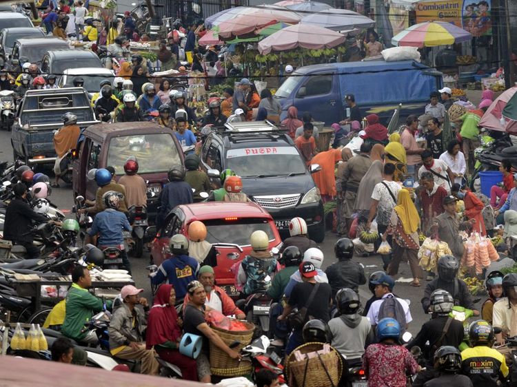 Pasar Tumpah Bikin Macet, Nih Potretnya