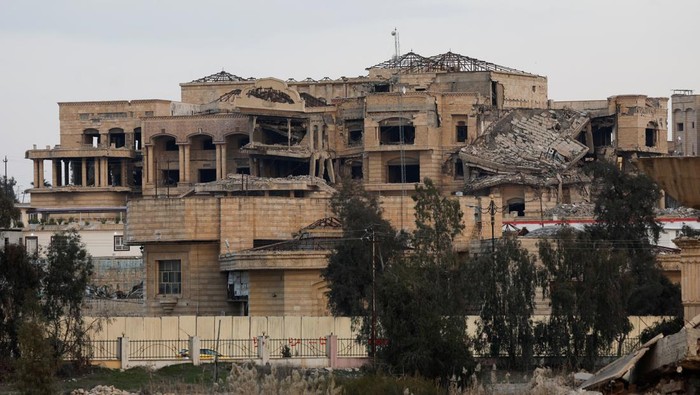 Penampakan Istana Megah Saddam Hussein Rusak Terbengkalai A view of the damaged palace of former Iraq President Saddam Hussein in Mosul, Iraq, February 15, 2023. REUTERS/Khalid al-Mousily