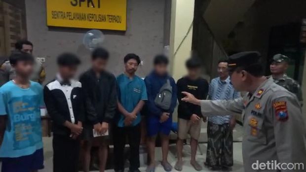 Perang Sarung di Bojonegoro