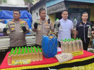 Gudang Miras di Sidoarjo Digerebek, 1.000 Liter Ciu Bekonang Disita