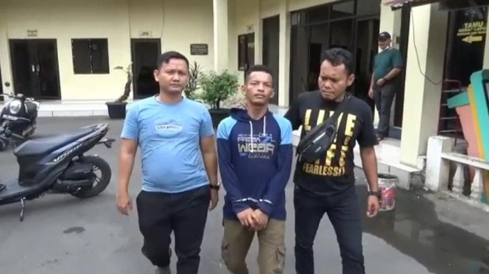 Polsek Sunggal menangkap jukir yang menganiaya sopir taksi online. (Foto: Istimewa)