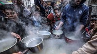 Walid al-Hattab selalu membagikan makanan secara gratis bagi warga Gaza yang kurang mampu untuk berbuka puasa selama Ramadan.