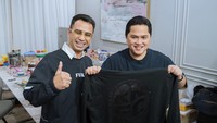 Meski tetap bekerja, tapi kali ini Raffi Ahmad menjalankan syuting di rumahnya. Foto: instagram
