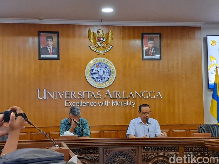 Rektor Unair Prof Nasih mengumumkan peserta yang diterima dari proses SNBP 2023.