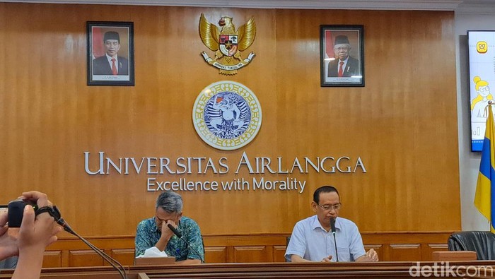 Rektor Unair Prof Nasih mengumumkan peserta yang diterima dari proses SNBP 2023.