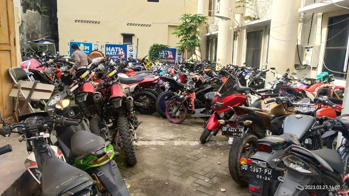 Sepeda motor knalpot brong diamankan di Makassar, Sulawesi Selatan.