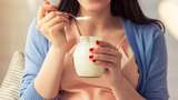 Makan Yoghurt Selama Puasa Ampuh Turunkan Kolesterol, Benarkah?