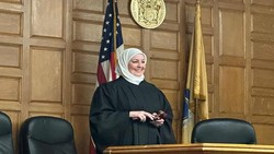 Ini Nadia Kahf, Hakim Wanita Pertama yang Pakai Hijab di Amerika Serikat