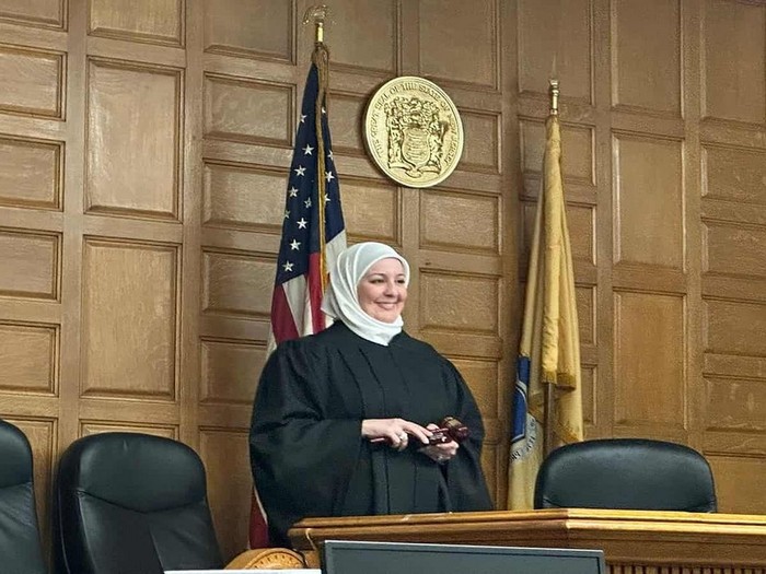 Sosok Nadia Kahf, hakim wanita muslim yang berhijab pertama di Amerika Serikat.