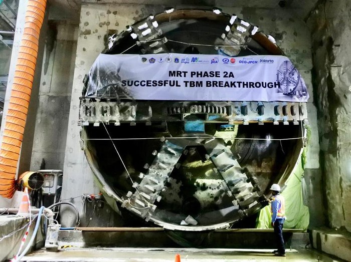 PT MRT Jakarta tengah melaksanakan pembangunan fase 2A MRT Jakarta Bundaran HI-Kota. Begini progres terkininya.