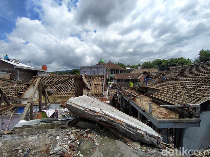 Suasana terkini TKP ledakan petasan di Kaliangkrik Magelang. Total ada 28 rumah rusak akibat ledakan petasan maut itu. Foto diambil Selasa (28/3/2023).