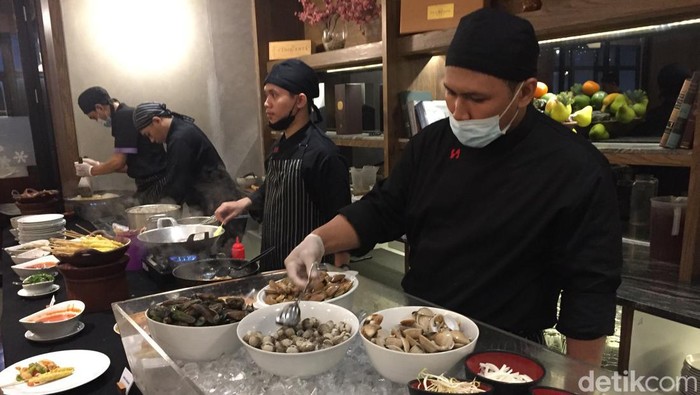 Hotel Swiss-Belinn Wahid Hasyim menghadirkan buffet buka puasa Sukaria Ramadan dengan lebih dari 35 pilihan menu yang dapat dinikmati setiap harinya di BANG BANG Restaurant.