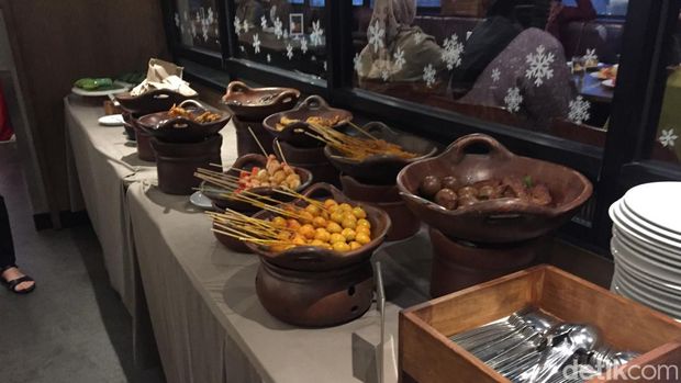 Hotel Swiss-Belinn Wahid Hasyim menghadirkan buffet buka puasa 'Sukaria Ramadan' dengan lebih dari 35 pilihan menu yang dapat dinikmati setiap harinya di BANG BANG Restaurant.