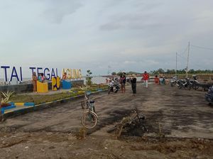 Menikmati Sunset Sambil Ngabuburit di Taman Breakwater Indramayu