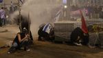 Tembakan Water Cannon Tak Ciutkan Nyali Demonstran di Israel