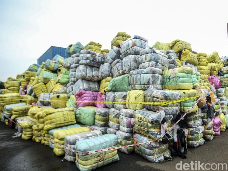 Potret Tumpukan Pakaian Bekas Impor yang Akan Dimusnahkan Bea Cukai