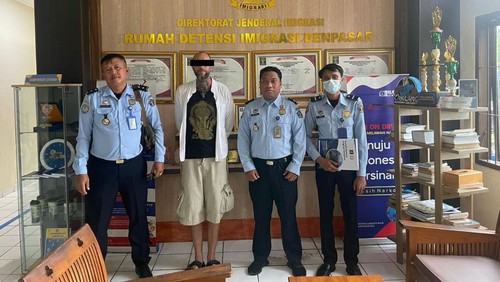 WNA AS dideportasi setelah bebas dari Lapas Narkotika Bangli seusai mendapatkan remisi Nyepi.