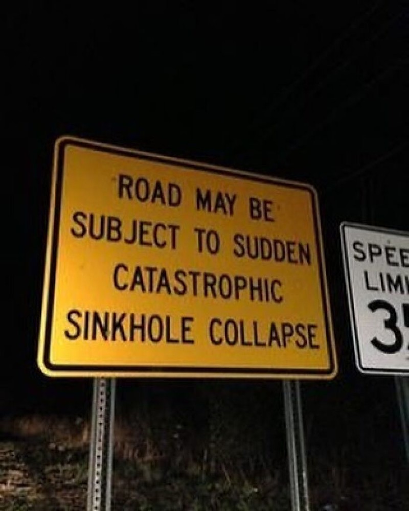 10 Tulisan Misterius dan Mengerikan, Run Bestie, Run!