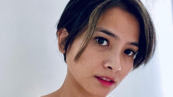 Penampilan Acha Septriasa Berubah Drastis dengan Rambut Pendek