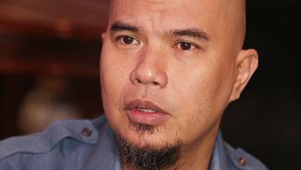 Indonesian musician Ahmad Dhani poses during a promotional event in Jakarta on January 6, 2018 (Photo by BAHTIAR / AFP)        (Photo credit should read BAHTIAR/AFP via Getty Images)