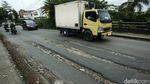Awas! Jalan Rusak di Jembatan Kali Ulu Cikarang Ancam Pengendara