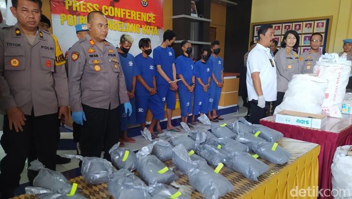 Barang bukti 28,5 kg bahan peledak yang diamankan Polres Magelang Kota, dihadirkan dalam pers rilis, Rabu (29/3/2023).