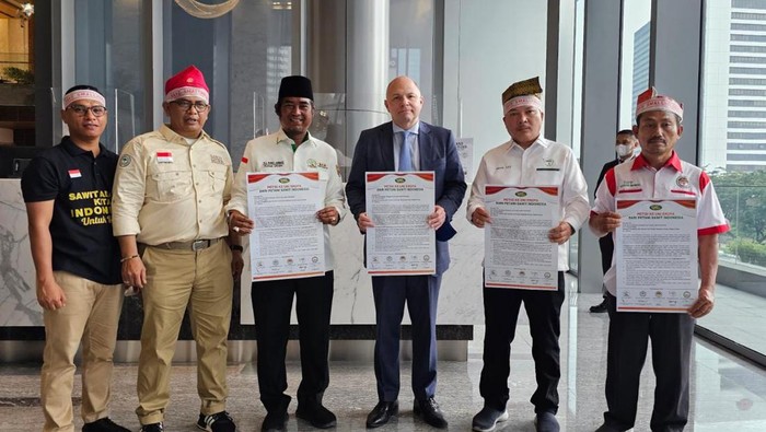 Beberapa perwakilan petani sawit bertemu dengan perwakilan Duta Besar Uni Eropa di Indonesia, yaitu  Chargé dAffaires Mr. Stéphane François Mechati