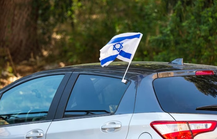 Bendera Israel di Mobil.