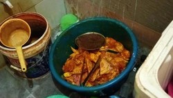 Bikin Mual! Restoran Ini Taruh Makanan di Dalam Mesin Cuci di Toilet