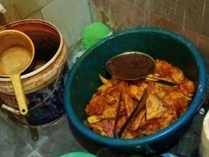 Bikin Mual! Restoran Ini Taruh Makanan di Dalam Mesin Cuci di Toilet