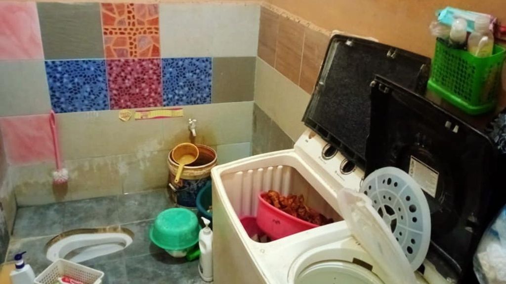 Bikin Mual! Restoran Ini Taruh Makanan di Dalam Mesin Cuci di Toilet