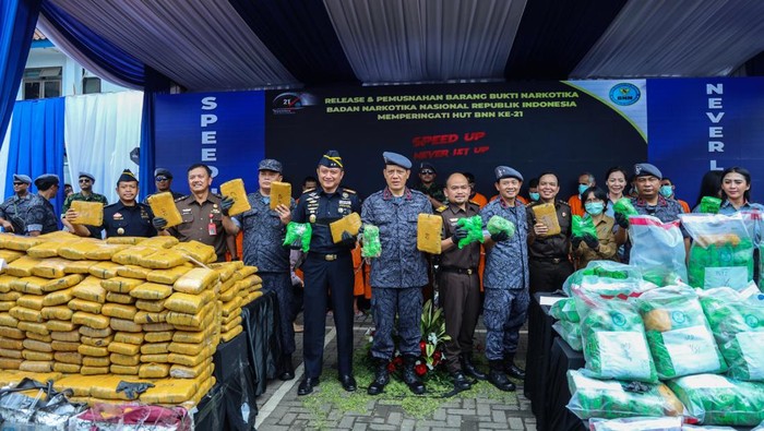 BNN memusnahkan sebanyak 1,1 ton narkotika hasil operasi bulan Februari 2023. Barang bukti tersebut berasal dari empat kasus selama Februari 2023.