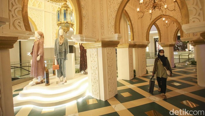 Bulan ramadan membuat beberapa pusat perbelanjaan berdandan dengan menghadirkan ornamen ala Ramadan. Salah satunya Senayan City.