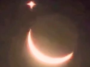 Viral Fenomena Bintang di Atas Bulan Sabit, Disebut Keajaiban Ramadhan