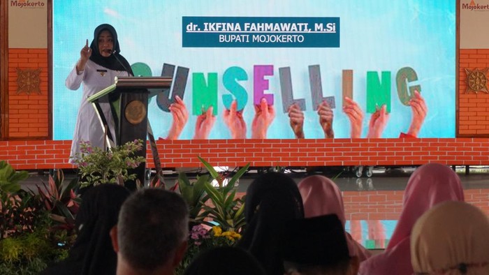 Bupati Mojokerto Ikfina Fahmawati