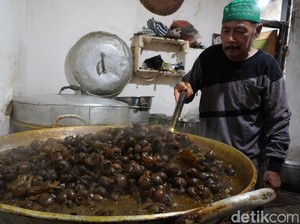 Keong Sawah Cemilan Khas Ramadan di Purwokerto, Pedas Gurih Bikin Nagih!