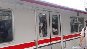 Capek Banget, Curhat Pengguna KRL Selalu Desak-desakan Saat Pulang Kerja