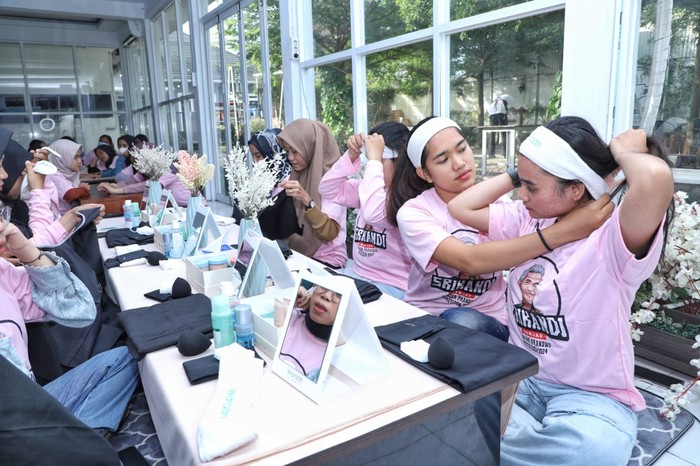Dorong Peluang Jadi MUA, Srikandi Ganjar Gelar Beauty Class di Jambi
