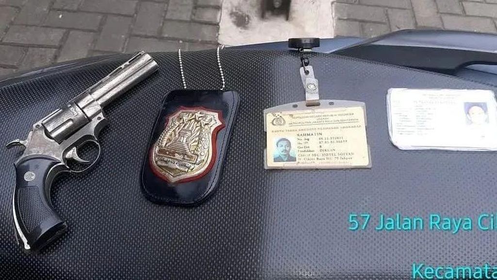 Jambret Bawa Pistol Mainan dan Nyamar Jadi Polisi Dibekuk di Jakut