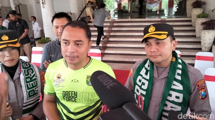 Eri Cahyadi Wali Kota Surabaya saat hendak berangkat ke Semarang menemani bonek yang sedang Tret Tet Tet.
