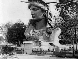 Ada Cerita Mencengangkan di Balik Foto Jadul Ini