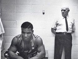 Ada Cerita Mencengangkan di Balik Foto Jadul Ini