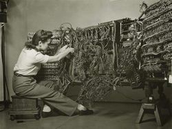 Ada Cerita Mencengangkan di Balik Foto Jadul Ini