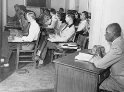 Ada Cerita Mencengangkan di Balik Foto Jadul Ini