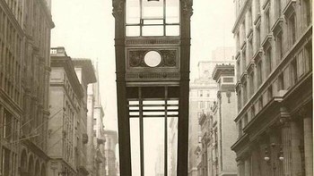 Salah Satu Lampu Lalu Lintas Pertama Di Kota New York, 1922 Foto: Facebook.com/oldpictures32